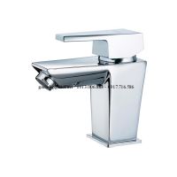 Vòi chậu lavabo nóng lạnh Caesar B640C